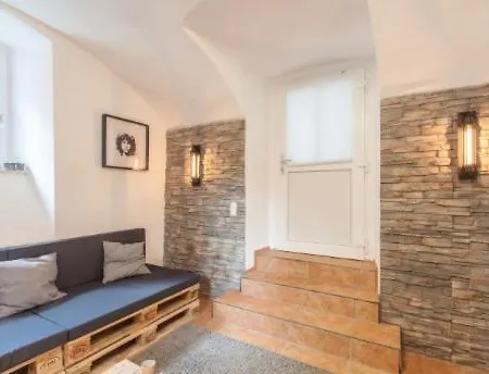 Fully Equipped Near Main Station Appartamento